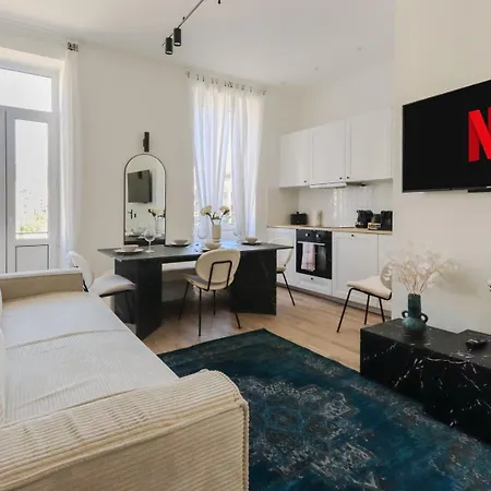 Fancy 3br Duplex Near Port & Old Town | By Airnest Apartment *