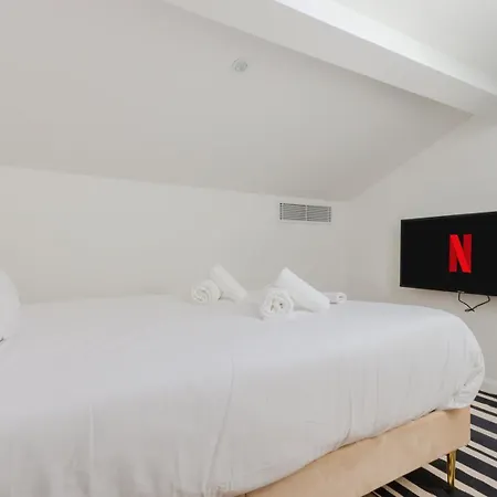 Fancy 3br Duplex Near Port & Old Town | By Airnest アパート *